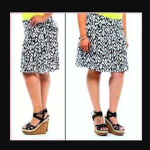 Torrid Womens Plus 3 3X Black White Print Flare Knee Length Skirt